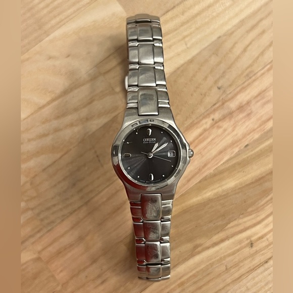 Citizen Eco-Drive Ladies Watch Black Dial WR100 Date Window Stainless Bracelet - Picture 7 of 14